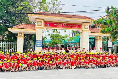 Hoạt động trải nghiệm Bé lên lớp một